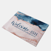 神秘的な優雅さ |ティール(緑がかった色)ピーチアガテウェルカムイッシュ ドアマット (アングル)