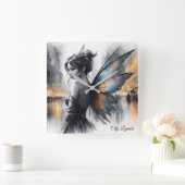 神秘的な妖精の霧の白熱［赤熱］光を放つ街のエーテルの翼 スクエア壁時計 (ホーム)