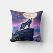 神秘的な山々の上で満月でハウリングする狼 クッション (正面)