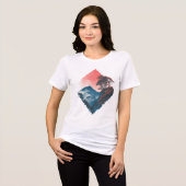 神秘的な山の深紅の月 禅アート トライブレンドTシャツ (正面全面)