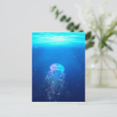 神秘的な海を泳ぐ青く光るクラゲ ポストカード (スタンド正面)