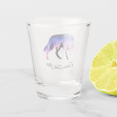 神秘的な狼の霊パーソナライズされた動物 ショットグラス (裏面)