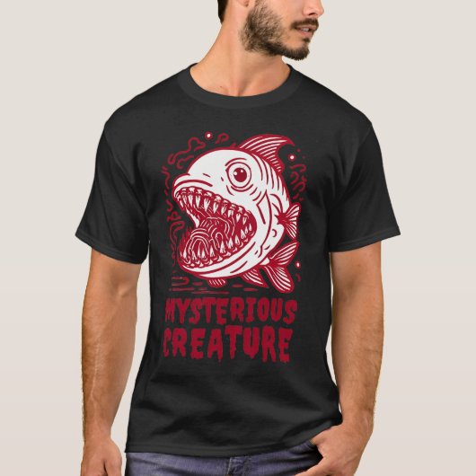 神秘的な生き物 ピラニア Tシャツ (正面)