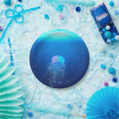 神秘的な白熱［赤熱］光を放つ海で泳ぐ青いクラゲ ペーパープレート (パーティー)