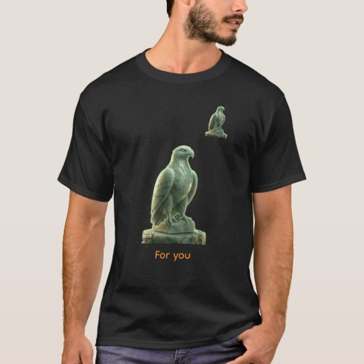 神秘的な緑のオーラの鷲 Tシャツ (正面)