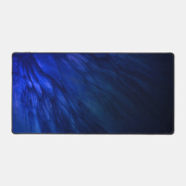 神秘的な翼と深いブルーの羽 デスクマット