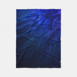 神秘的な翼と深いブルーの羽 フリースブランケット