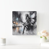 神秘的な翼の女の子の黒と白の都市 スクエア壁時計 (ホーム)