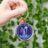 神秘的な記号と星をあしらった水瓶座のゾディアックデザイン キーホルダー (手)