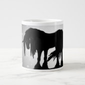 神秘的な黒いユニコーン（霞んだ月） ジャンボコーヒーマグカップ (正面)