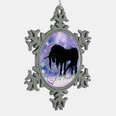 神秘的な黒い一角獣（雪を降らせる） スノーフレークピューターオーナメント (左)