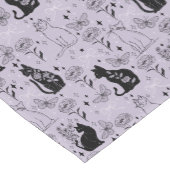 神秘的な黒猫と蝶のパターン | ウィッチー ショートテーブルランナー (コーナー)