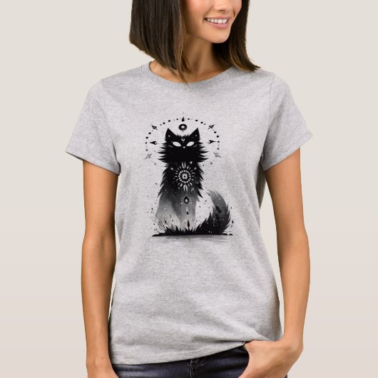 神秘的な黒猫の女性用Tシャツ Tシャツ (正面)