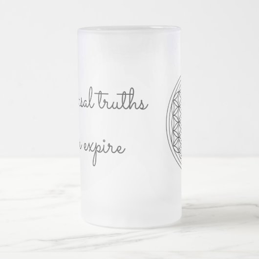 神聖な幾何学によって曇らされるマグ フロストグラスビールジョッキ (中央)