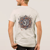 神聖な調和:オームの曼荼羅 トライブレンドTシャツ (裏面)