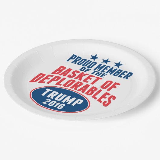 神誇りを持った神のバスケット – Trump ペーパープレート (アングル)