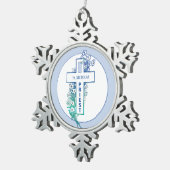 祭司十字パーソナライズされた花 スノーフレークピューターオーナメント (右)