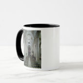 祭壇の方に見るネーブの眺め マグカップ (正面左)