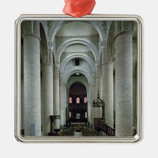 祭壇の方に見るネーブの眺め メタルオーナメント (正面)