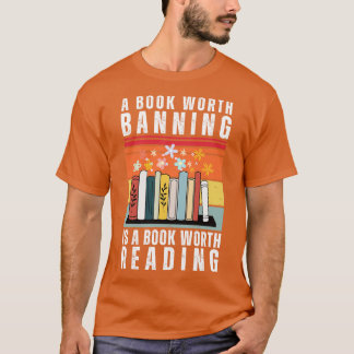 禁ずるに値する本は16読の価値 Tシャツ