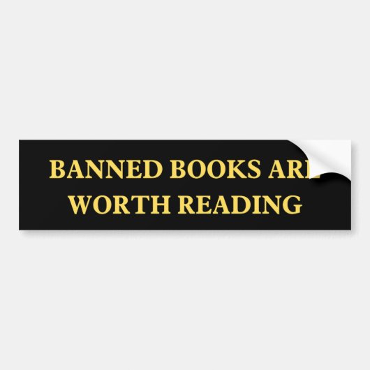 禁止された本は価値読がある バンパーステッカー (正面)