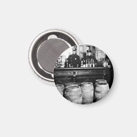 禁止- Speacy Police Raid Bootlegger - M マグネット (正面/裏面)