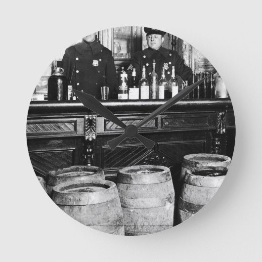 禁止- Speacy Police Raid Bootlegger - M ラウンド壁時計 (正面)