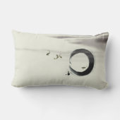 禅の円のEnsoのコイのブラシの絵画の芸術 ランバークッション (裏面)