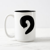 禅のEnsoの睡眠の黒猫 ツートーンマグカップ (左)