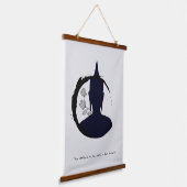 禅引用文：知恵と瞑想 吊り下げ型タペストリー (傾斜あり)