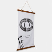 禅引用文：知恵と瞑想 吊り下げ型タペストリー (傾斜あり)