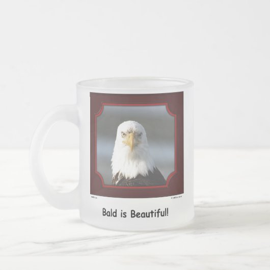 "禿げたあります美しいですが!" 白頭鷲のマグ フロストグラスマグカップ (左)