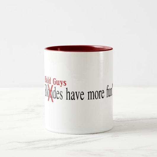 禿げた人はより多くの楽しい時を過します ツートーンマグカップ (中央)