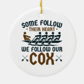 私おもしろいたちのCoxでボートのクルー後を追チームのコックスワイン セラミックオーナメント (裏面)