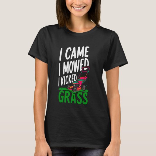 私おもしろいは来、私は芝生の芝生の草刈りラを蹴った刈り込み Tシャツ (正面)
