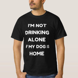 私おもしろいは犬を一人で飲んもしではいない Tシャツ