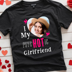 私おもしろいは私の熱いガールフレンドのピンクのカスタム写真が大好き Tシャツ