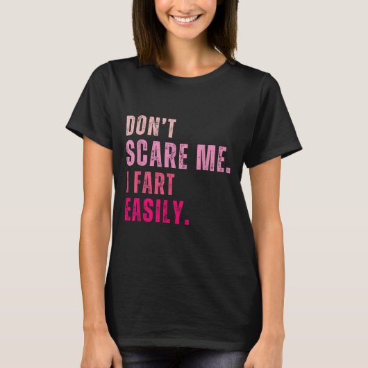 私おもしろいは簡単にファートしない Tシャツ (正面)