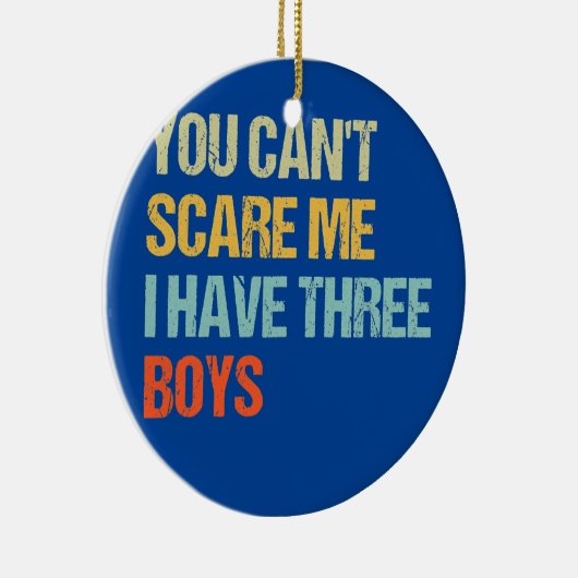 私おもしろいは3人の男の子を母にしている私を怖がらせることはできない セラミックオーナメント (右)