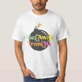 私から遠くに爆弾のアンチのおもしろい社会的グラフィックを取得 Tシャツ (正面)