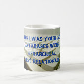 私があなたの年齢だったときに、データベースは階層的でした! コーヒーマグカップ (中央)