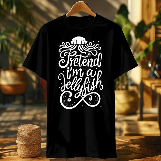 私がおもしろいクラゲのティーズのフリをする Tシャツ