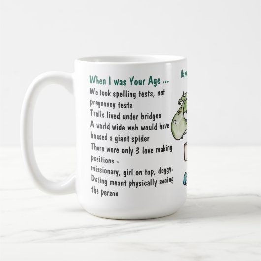 私がおもしろい70歳の誕生日恐竜だった時 コーヒーマグカップ (左)