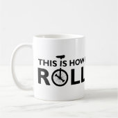 私がおもしろマグカップをいかに転がるか一輪車 コーヒーマグカップ (左)