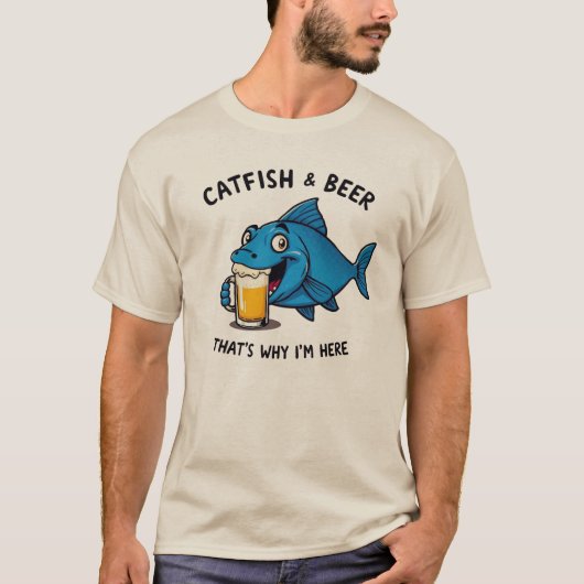 私がここにいる理由は魚とビールおもしろい Tシャツ (正面)