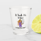 私がこんなにいいように見えるのに40年かかった ショットグラス (正面)