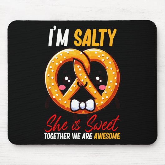 私がしょっぱい 彼女が甘い プレッツェル一緒に最高 マウスパッド (正面)