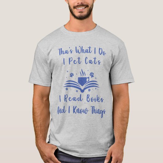 私がすること それは猫を撫でることと本を読むこと Tシャツ (正面)