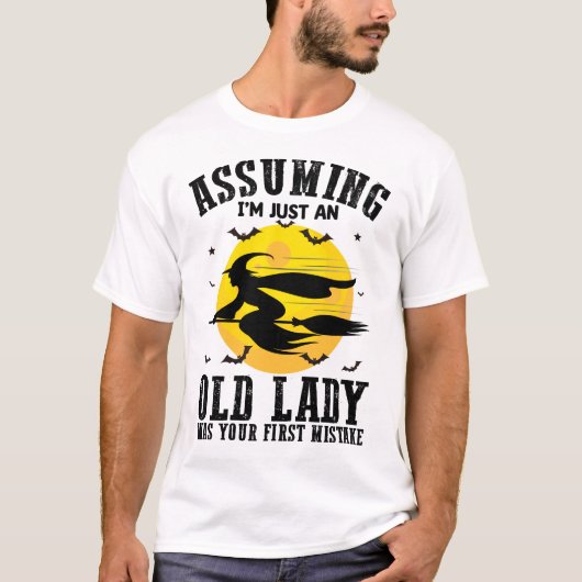 私がただのおばあさんだと思ったのがあなたの最初の魔女勘違い Tシャツ (正面)