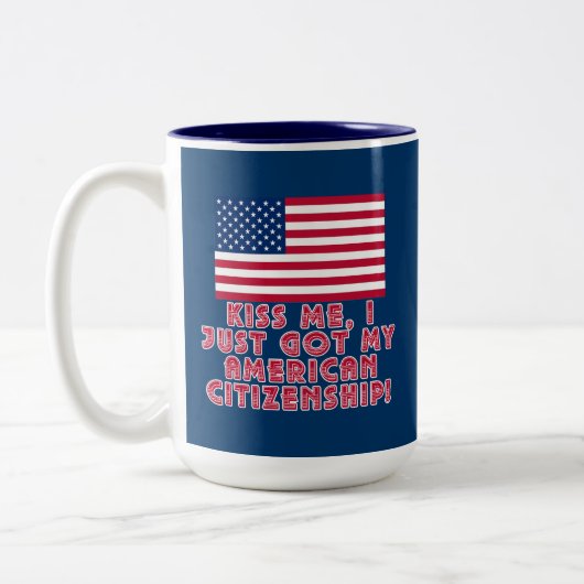 私がちょうど私のアメリカの市民権を得た私に接吻して下さい! ツートーンマグカップ (左)